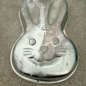 Silver Bunny Cake Pan Wilton